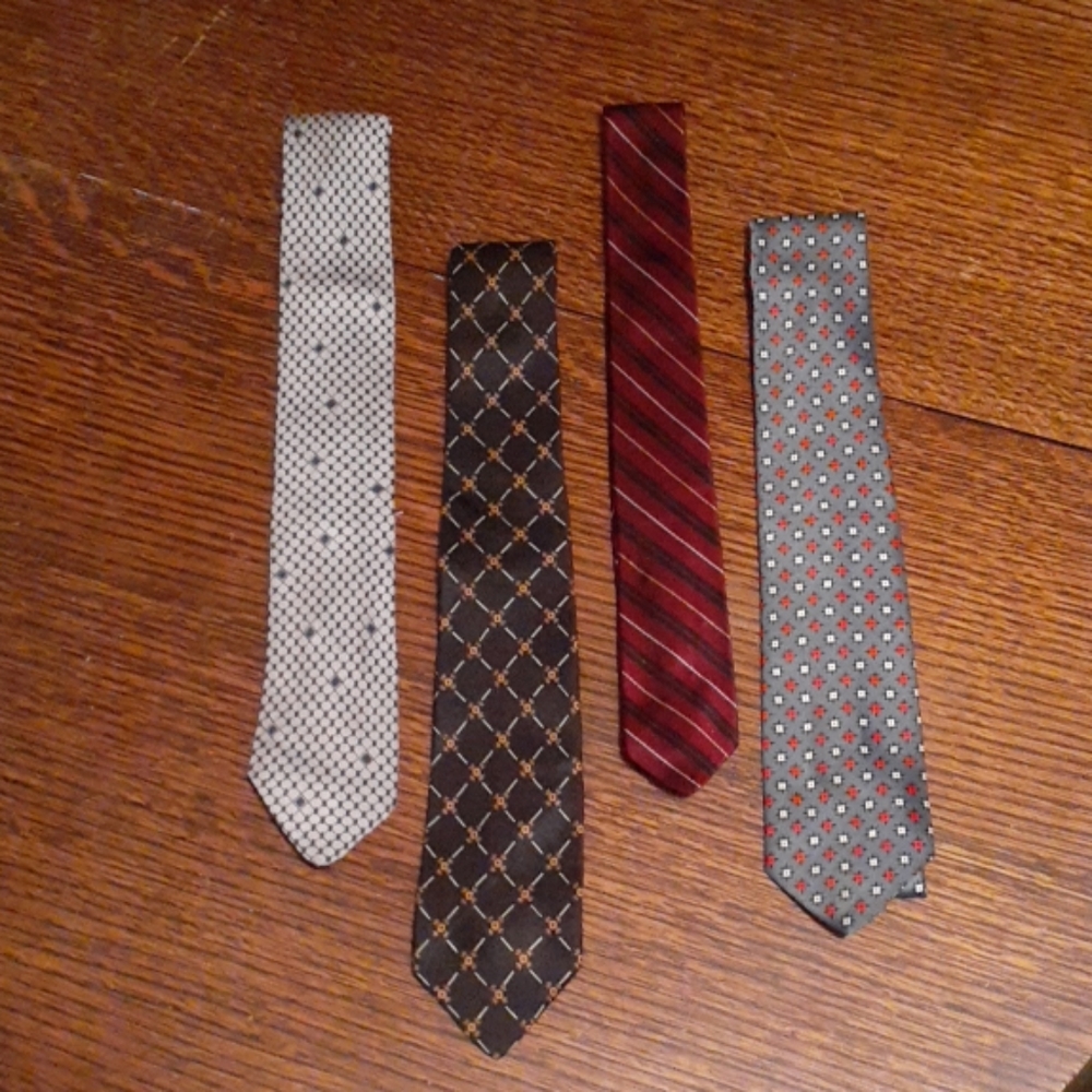 Lot of 4 Vintage patterned skinny ties SIC style!